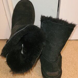 Black Women's classic Ugg boots